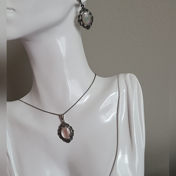 Vintage Grey Marcasite Crystal Shell Pearl Centre Pendant Necklace - Picture 4 of 12